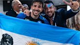 Gio Simeone, campeón con Napoli en Italia: su festejo con la bandera argentina y la videollamada con el Cholo