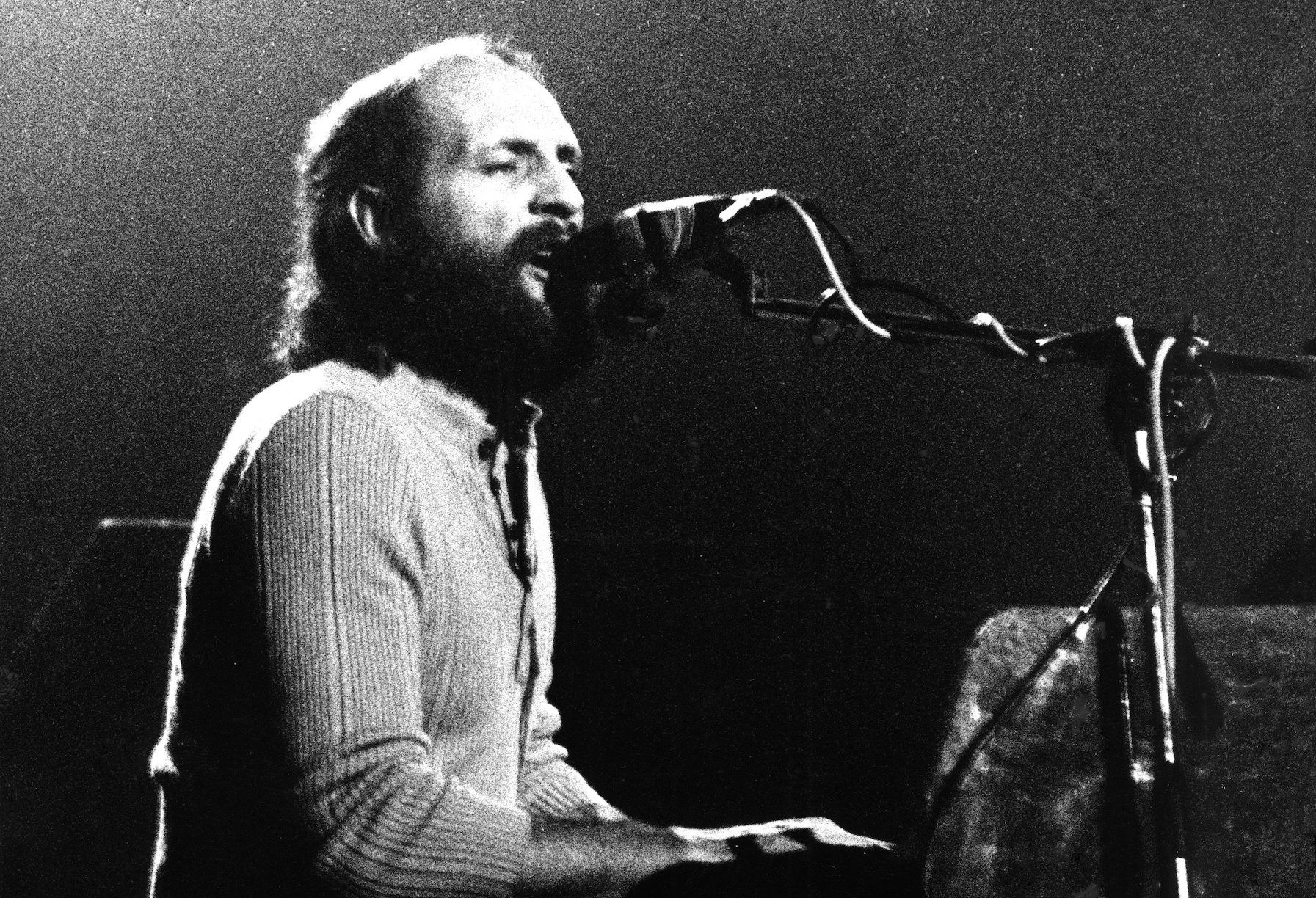 Mike Pinder, the Moody Blues Keyboardist and Founding Member, Dead at 82