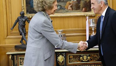 La reina Sofía ya tiene el retrato realizado por Adriano Palacios en la Escuela Municipal de Pintura de Quintanar de la Orden