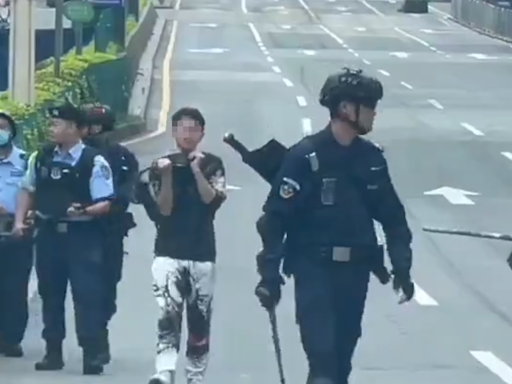 東莞男挾持網約車 持菜刀架頸與警對峙被捕(有片)