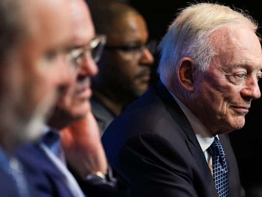 Jerry Jones will be called to testify at defamation trial. Other family members might, too