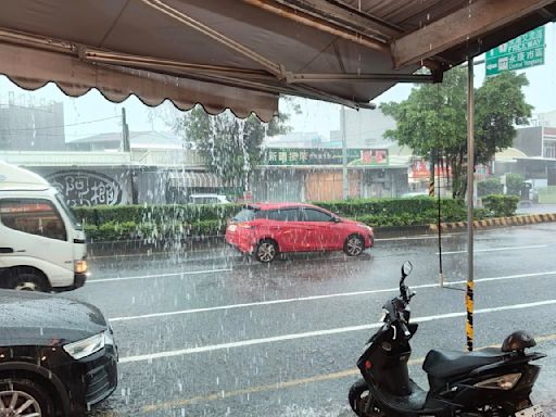 冰冰碰碰下班注意！台南雷雨「多處下冰雹」 路樹倒塌壓毀轎車