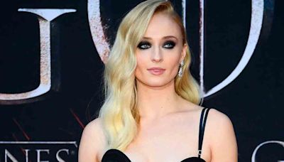 Sophie Turner dudó en ser madre a los 24 años y consideró no tener a su primera hija