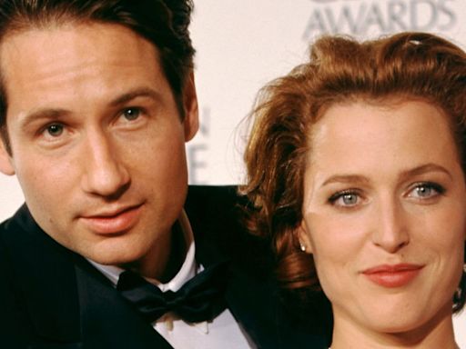 Gillian Anderson Clears The Air About That Infamous Emmys Kiss With David Duchovny