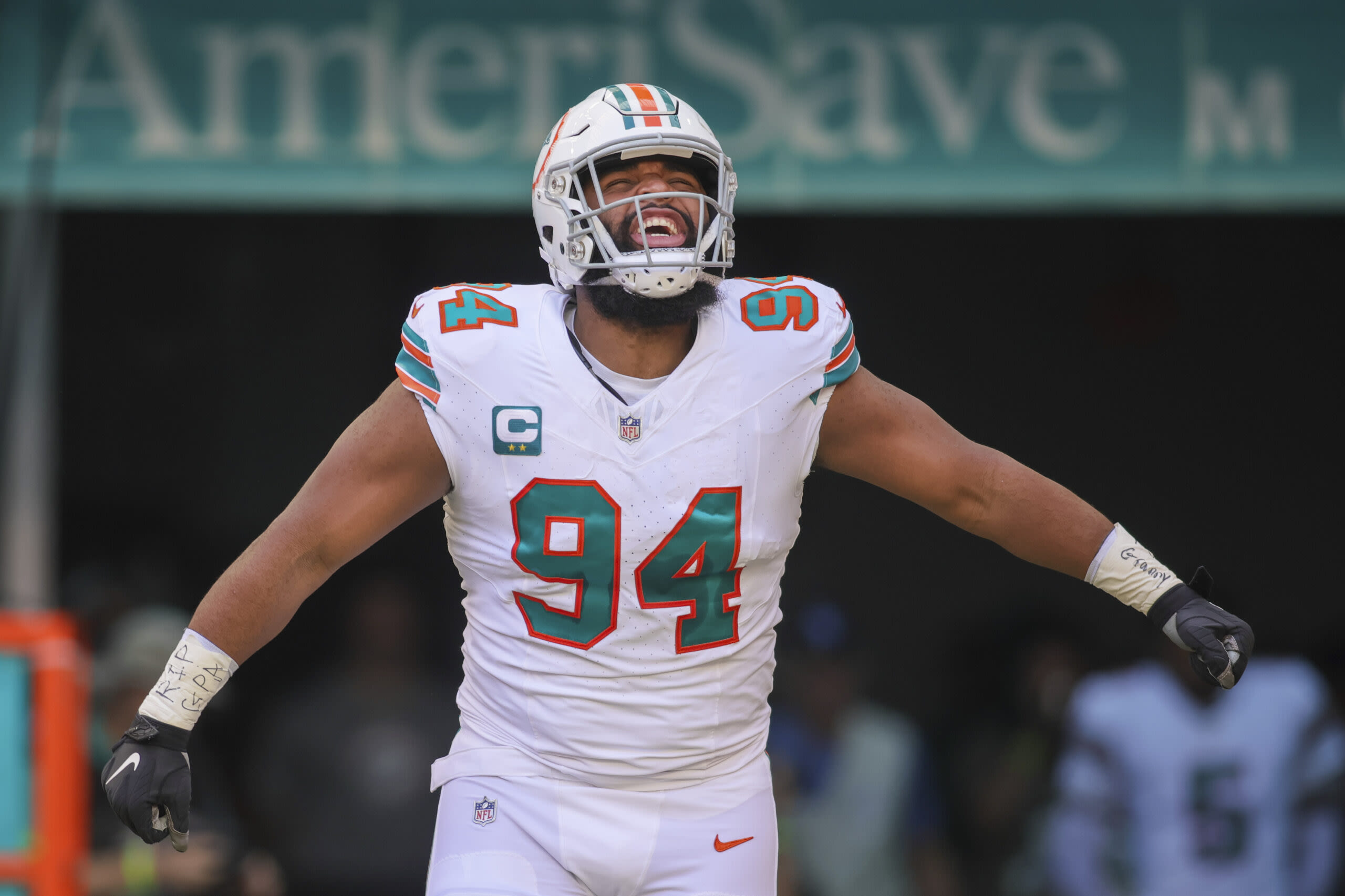 Raiders DT Christian Wilkins ranked as top 10 defensive tackle by PFF