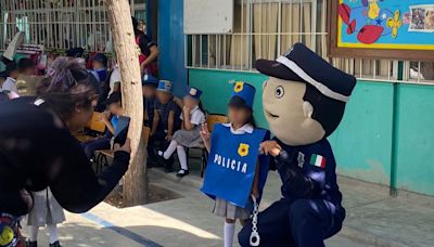 Agentes policiacos de Gómez Palacio visitan a alumnos de jardín de niños