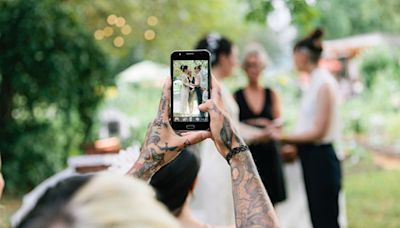 Groom questions whether he was wrong to crop sister-in-law out of wedding photos