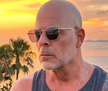 La increíble vida del doble de Bruce Willis: de renegar de su parecido a viajar por el mundo representando al actor