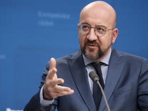 "Putin non ci intimidisce", ci dice Charles Michel. E promette più aiuti a Kyiv