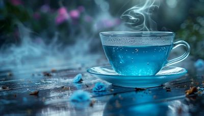 Elixir de juventud: estas son las maravillosas propiedades del té azul, una potente bomba de antioxidantes para tu piel