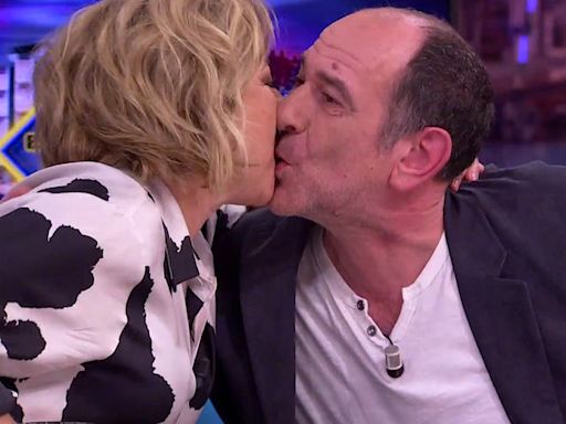 Karra Elejalde sobre los besos de Carmen Machi: "Me planta los morros sin avisar y casi me asfixia"