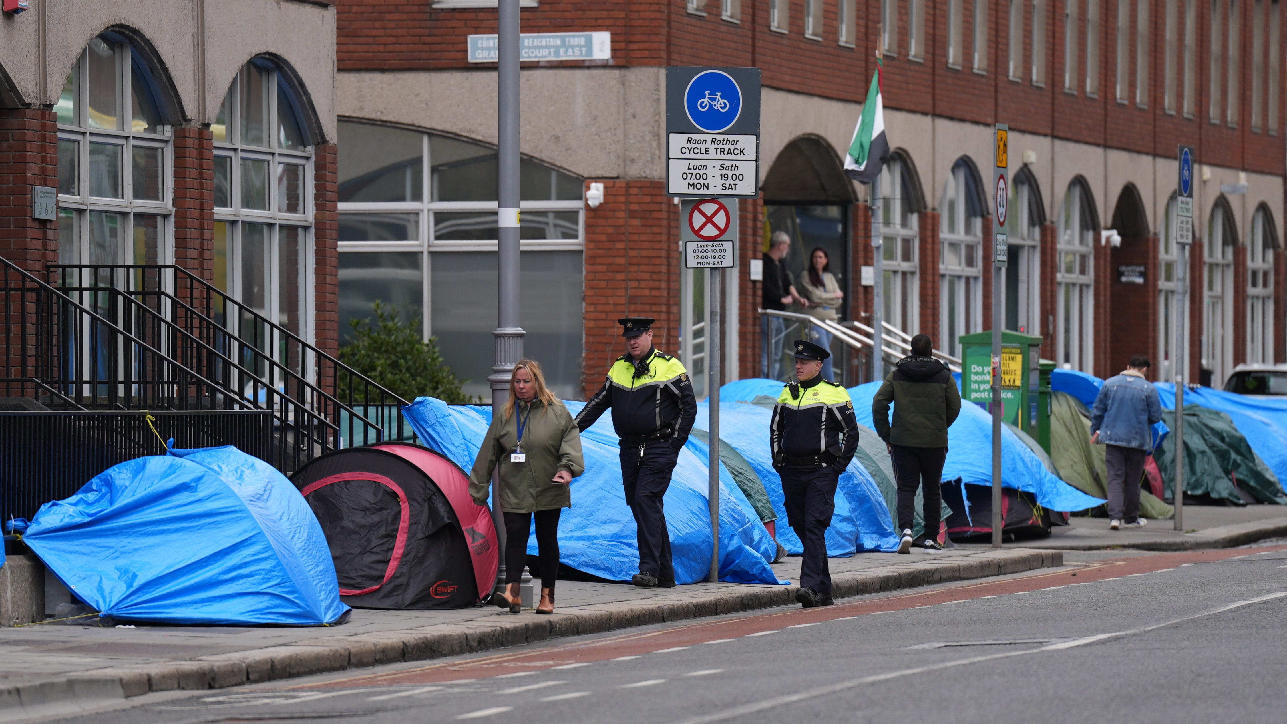 Some asylum seekers still without beds after city centre camp dismantled