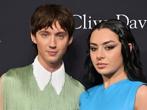 Charli XCX y Troye Sivan anuncian su tercera colaboración: 'Sweat'