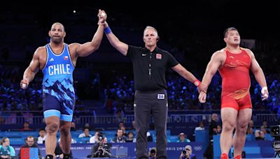 El luchador Yasmani Acosta entra en la historia olímpica y asegura una segunda medalla para Chile en París 2024