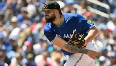 "He's back!": Blue Jays fans react to shutout game from Manoah | Offside