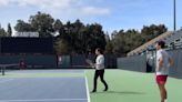 Roger Federer 'trains' the players of Stanford University