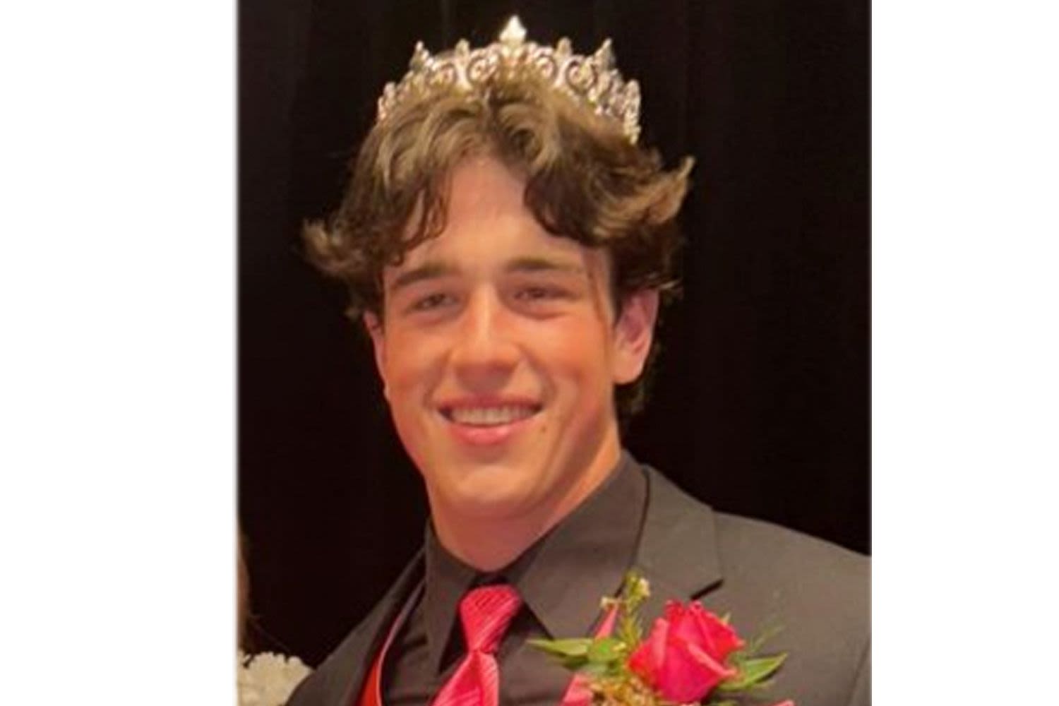 17-Year-Old Iowa Prom King Disappears in Lake and Drowns: 'Horrible Tragedy'