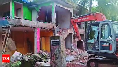 Assagao demolition; Goa cops summon sr intel officer’s wife | Goa News - Times of India