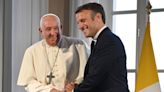 Macron y el papa Francisco: un encuentro privado breve y libros del Mediterráneo