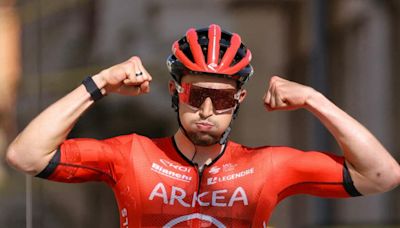 Vauquelin wins second stage of Tour de France, Pogacar takes yellow jersey