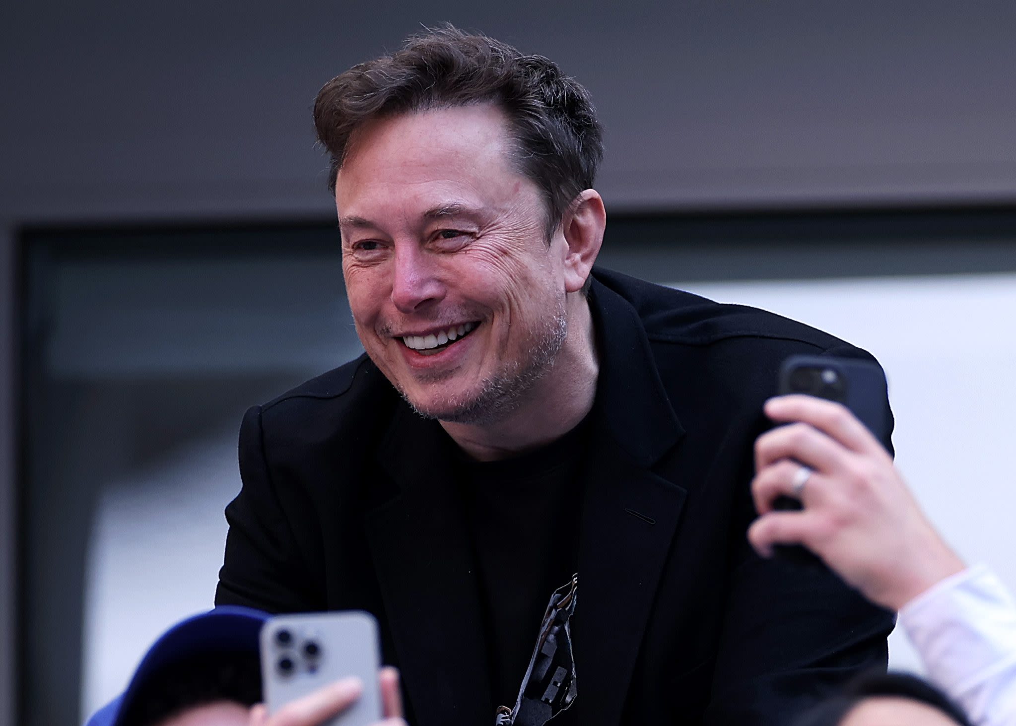 Elon Musk Is On Track to Become the World’s First Trillionaire by 2027