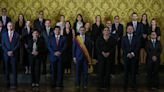 El presidente de Ecuador posa en foto oficial con su gabinete y sin su vicepresidenta