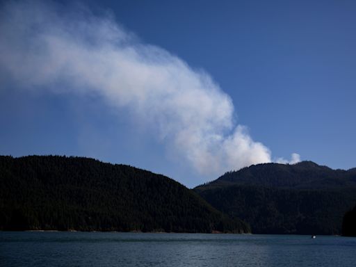 Oregon wildfires: Forecast mellows for state's 38 fires, but where will smoke settle?