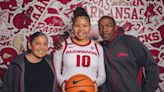 Arkansas lands nation’s top women’s junior college hoops player in Kiki Smith