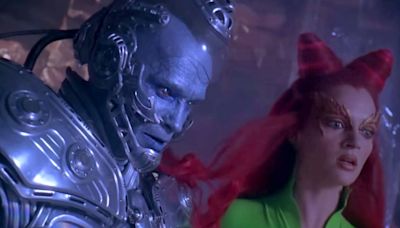 Arnold Schwarzenegger Had A Message For Batman After Reuniting With Poison Ivy Uma Thurman In Fun Pic