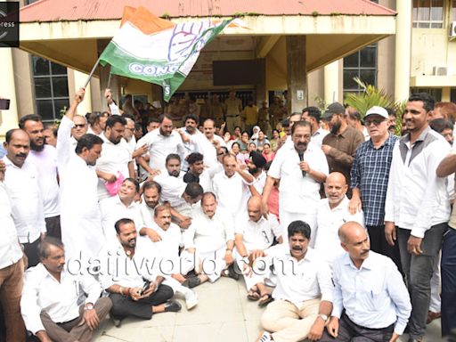 Mangaluru: Congress leaders protest against BJP MLA's remarks on Rahul Gandhi