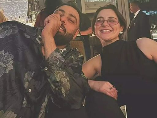 Are Indian rapper Badshah and Pakistani actress Hania Aamir dating? Body language expert decodes their friendship | The Times of India