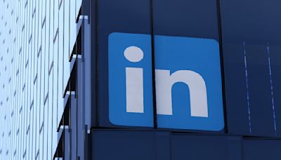 LinkedIn tests Premium Company Pages, with AI and marketing tools to grow audiences | TechCrunch