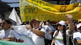 Marchan en Ecuador para votar "No" a prohibir el petróleo en Yasuní y la minería en el Chocó Andino