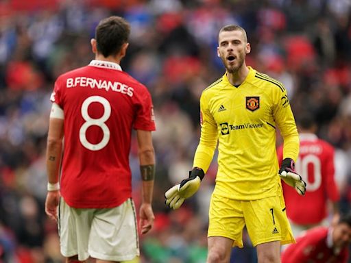 Former Man United goalkeeper David de Gea sends three-word message to Bruno Fernandes