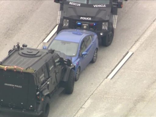 Man dies after nearly 4 hour police standoff on 91 Freeway