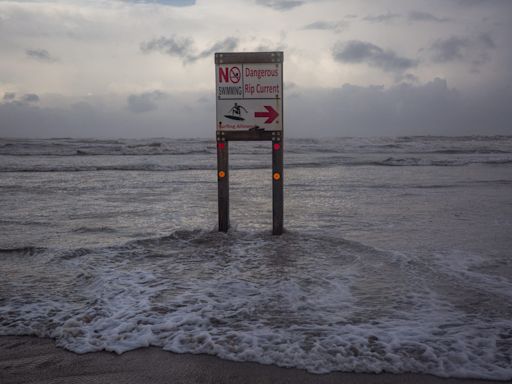 More than 1,370 flights canceled as Hurricane Beryl barrels into Texas, cruises changed