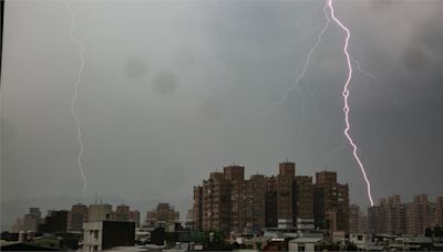 雷雨區5大安全守則曝！鄭明典點「2高風險行為」太NG：0防護