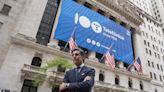 Telefónica celebra su centenario tocando la campana de cierre en Wall Street