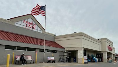 Woman was living inside rooftop grocery store sign with computer and coffee maker for a year