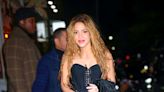 Shakira conquista Nueva York con un look de corsé y pantalón ancho que conecta con Sofia Vergara