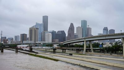 Beryl leaves hot misery in its wake as the still-dangerous storm churns into the US interior