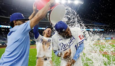 Michael Massey, Maikel Garcia key a 7th-inning rally for the Royals in a 3-2 win over the Brewers