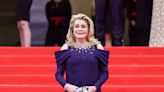 ¡100 horas de bordado manual! Los secretos del vestido de Louis Vuitton que llevó Catherine Deneuve