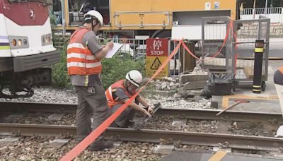 鍾屋村輕鐵列車脫軌無人傷 初步懷疑涉及路軌外來物