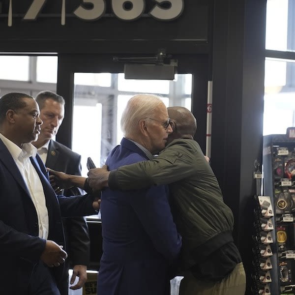 No, Biden was not ignored at a Pittsburgh-area gas station