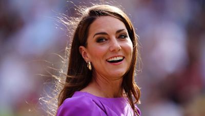 Kate makes surprise theatre appearance as she continues cancer recovery