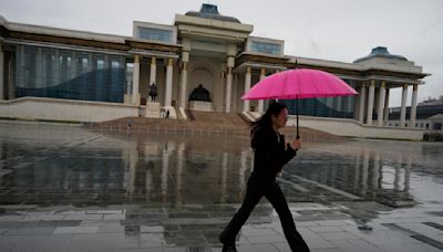 Mongolia holds an election Friday. Its people see the government as benefiting the wealthy