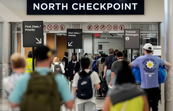 Friday’s preholiday travel breaks the record for the most airline travelers screened at US airports