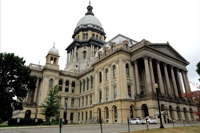 Lockdown lifted at Illinois capitol after Sunday bomb threat