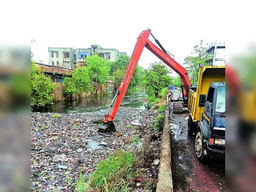 Ghaziabad Municipal Corporation (GMC) Prepares for Monsoons with Drain Cleaning and Pump Installation | Ghaziabad News - Times of India